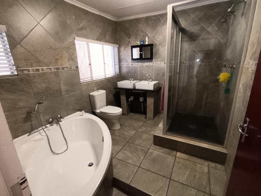 4 Bedroom Property for Sale in Protea Park North West